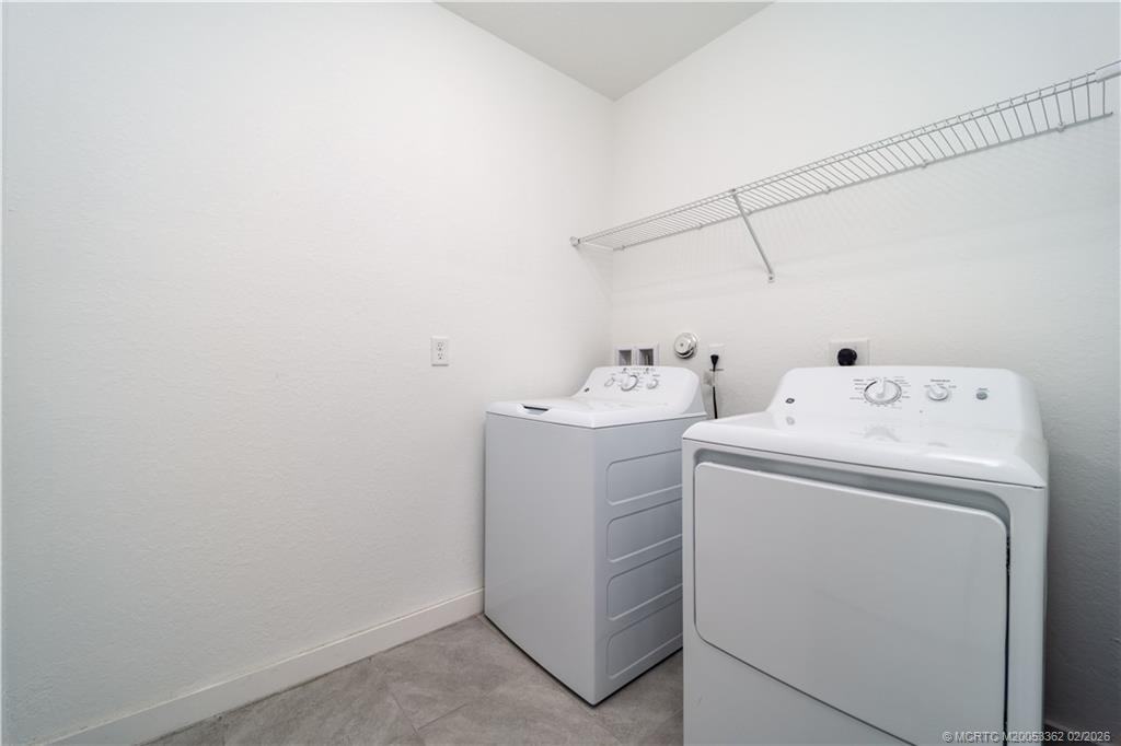 668 NE Waters Edge Lane