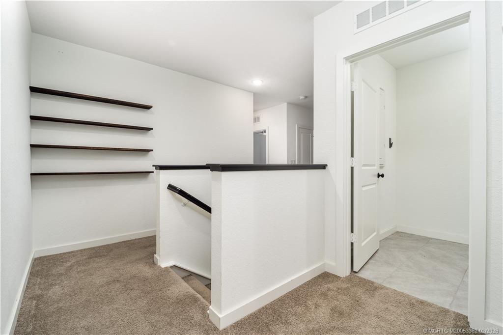 668 NE Waters Edge Lane