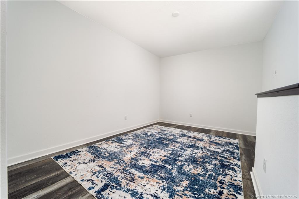 668 NE Waters Edge Lane