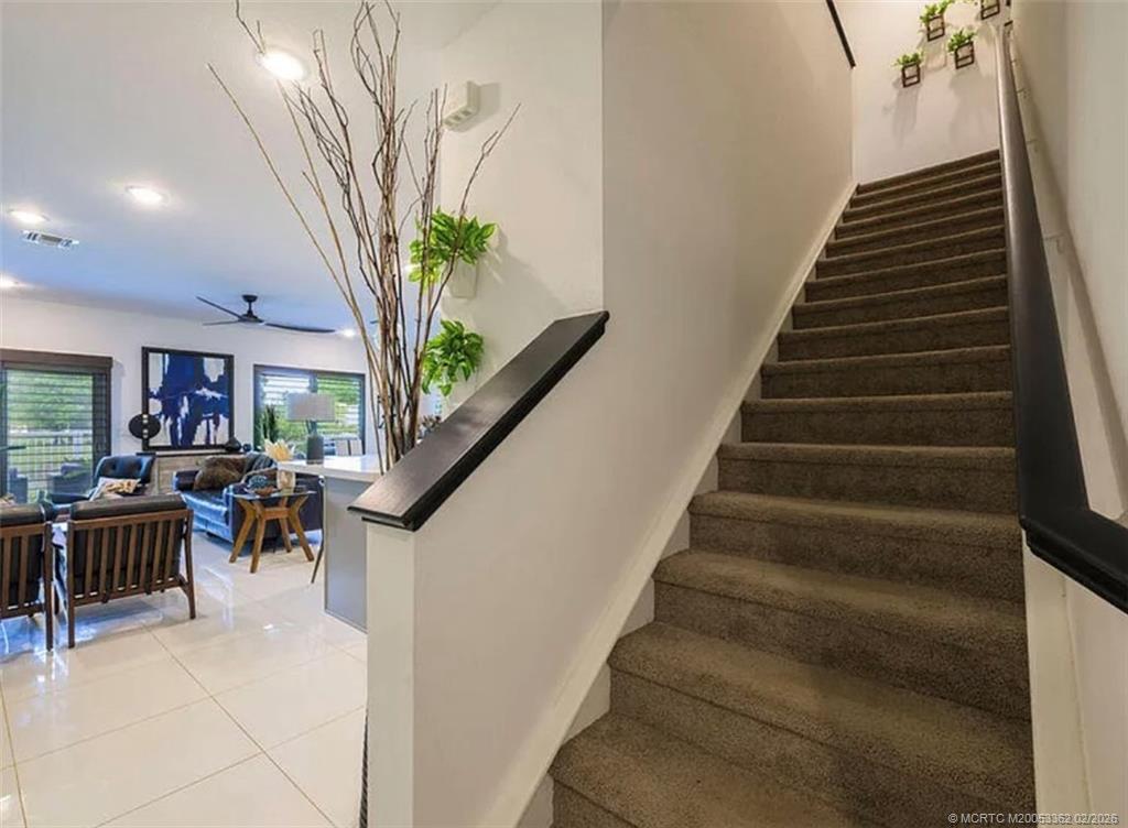 668 NE Waters Edge Lane