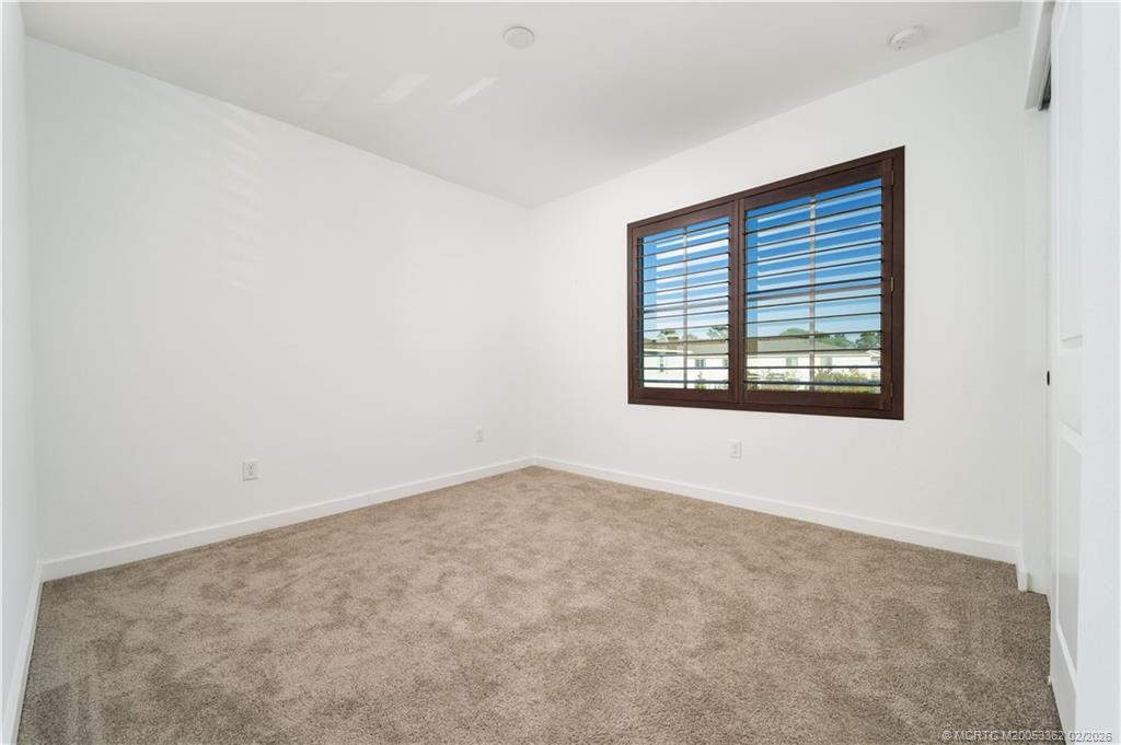 668 NE Waters Edge Lane