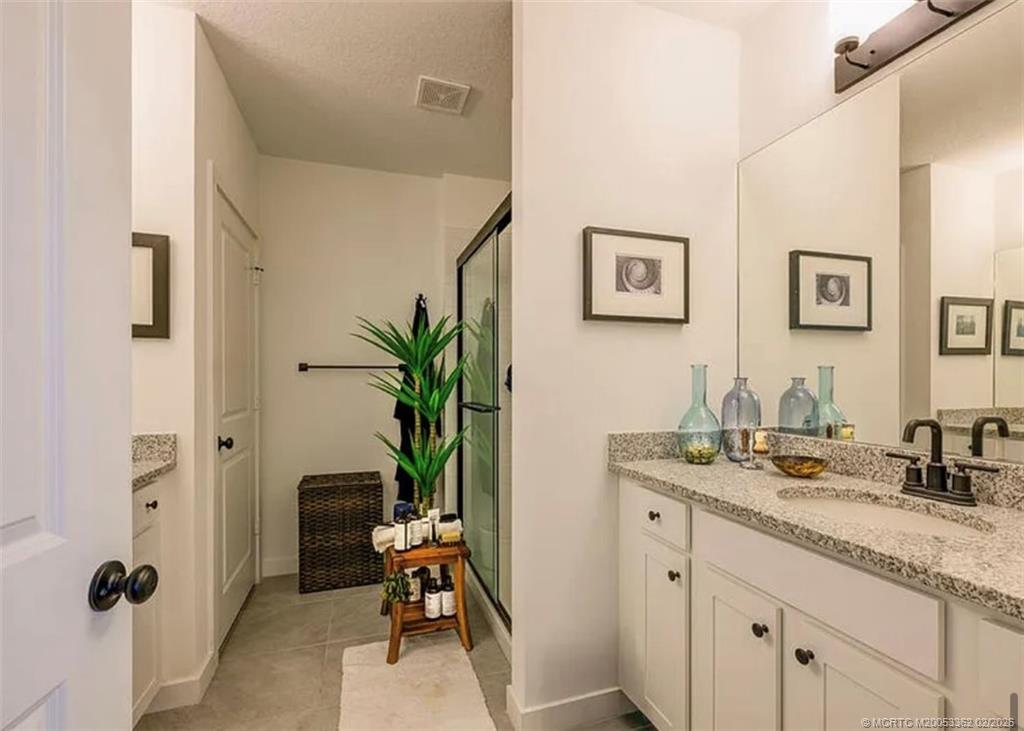 668 NE Waters Edge Lane