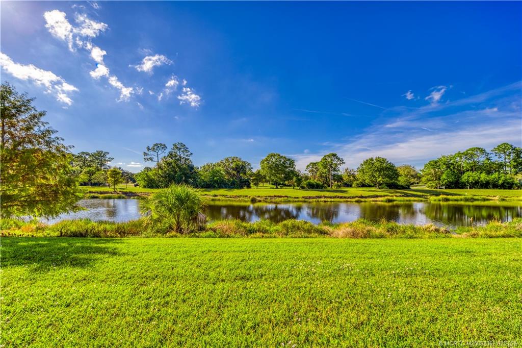 668 NE Waters Edge Lane