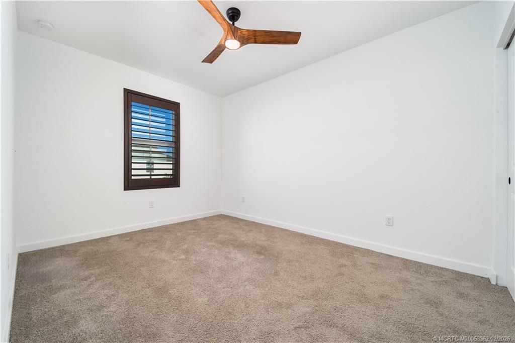 668 NE Waters Edge Lane