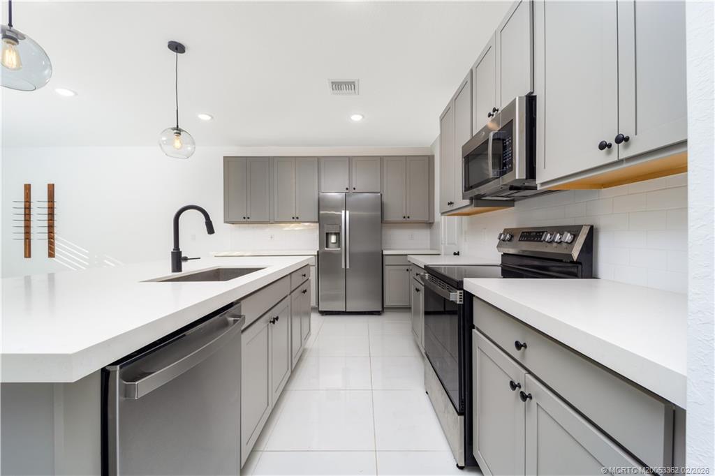 668 NE Waters Edge Lane