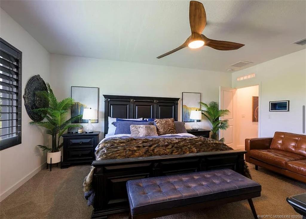 668 NE Waters Edge Lane