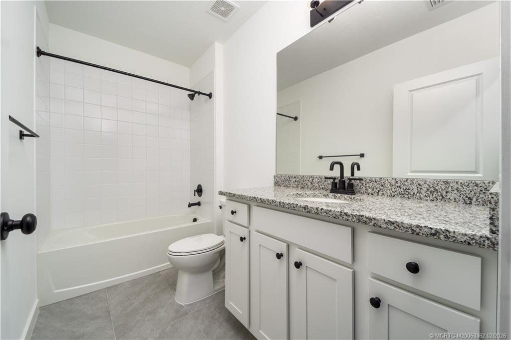 668 NE Waters Edge Lane