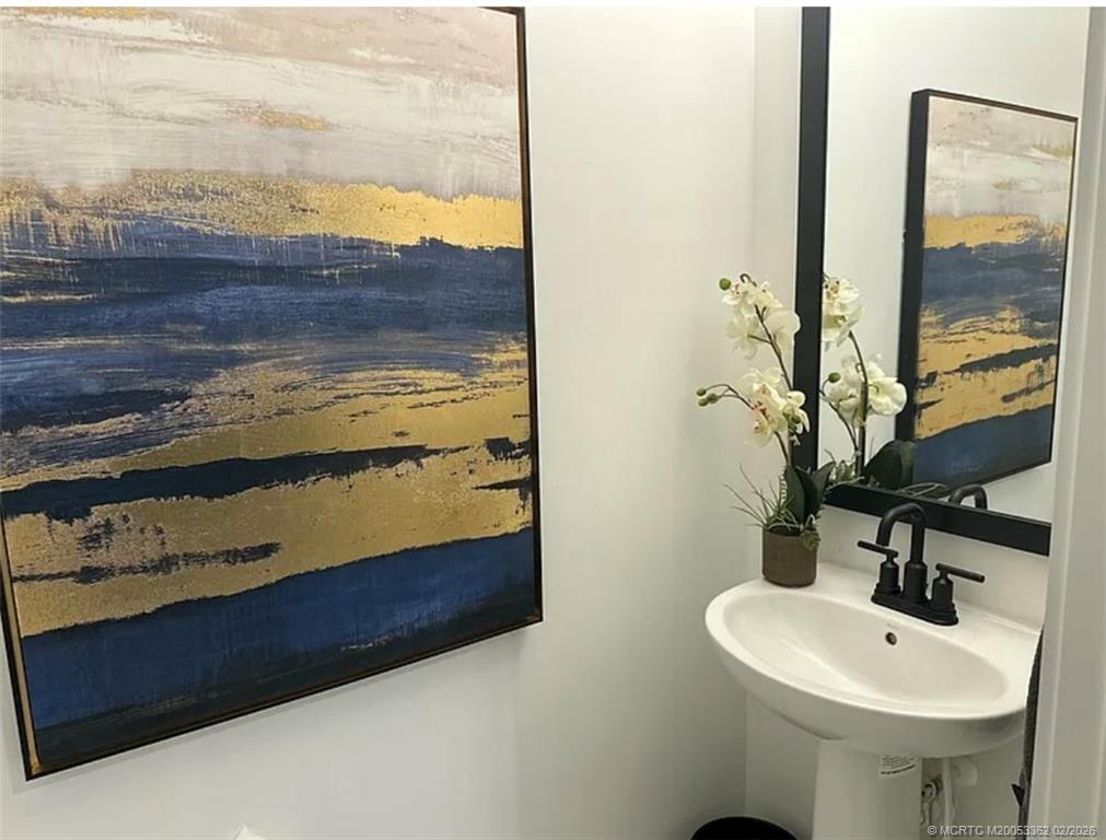 668 NE Waters Edge Lane