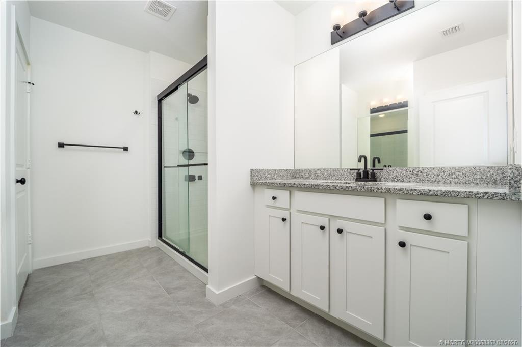 668 NE Waters Edge Lane