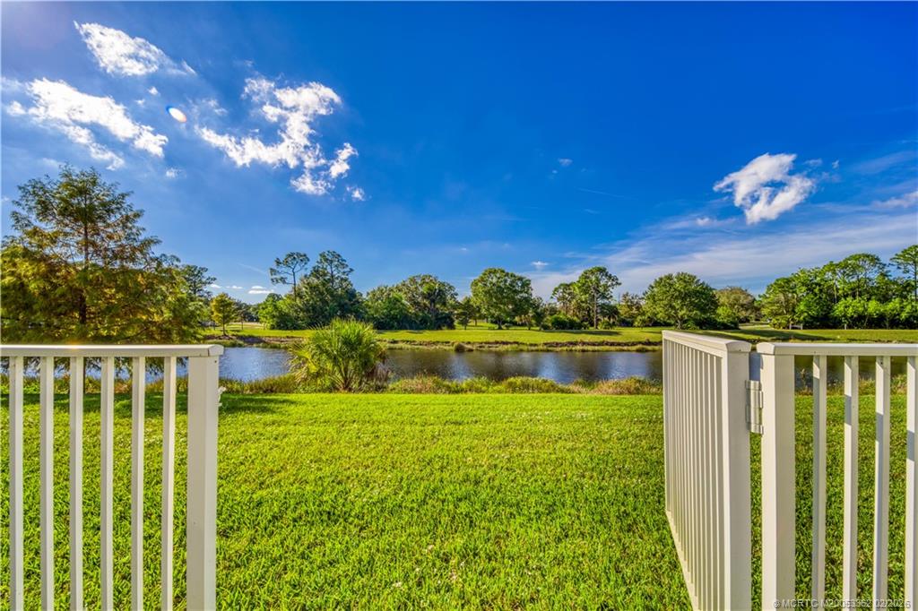 668 NE Waters Edge Lane