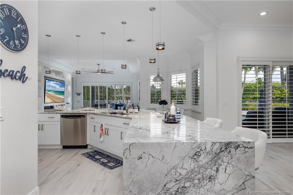 467 SW Lost River Road