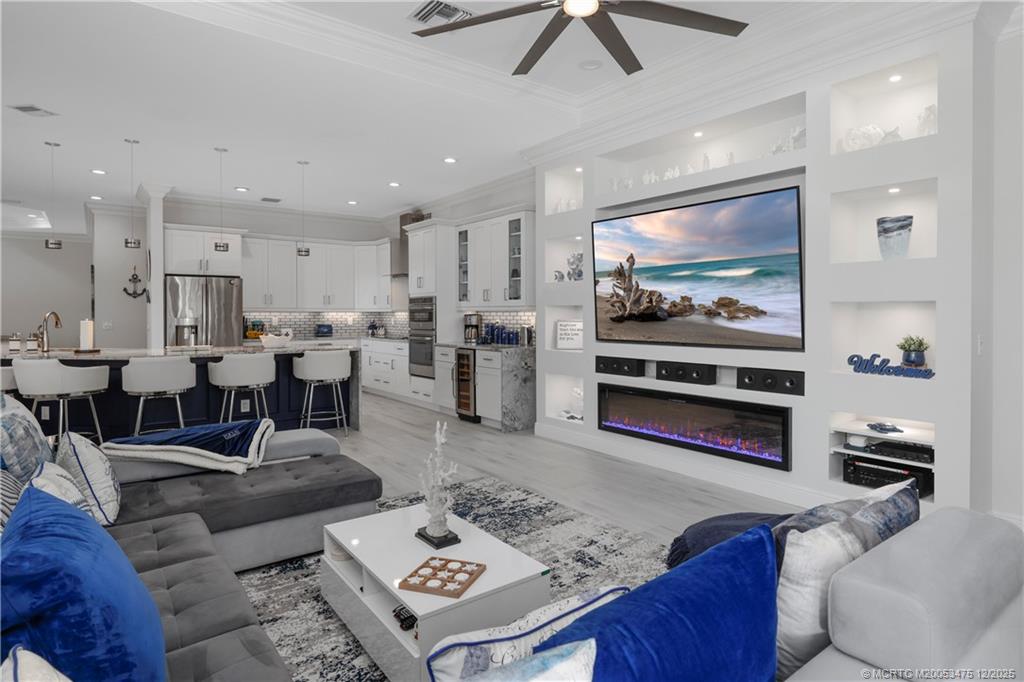 467 SW Lost River Road