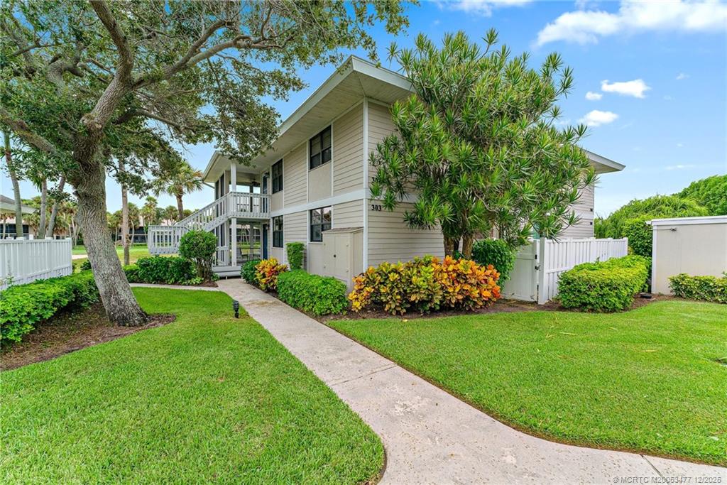 303 NE Golfview Circle