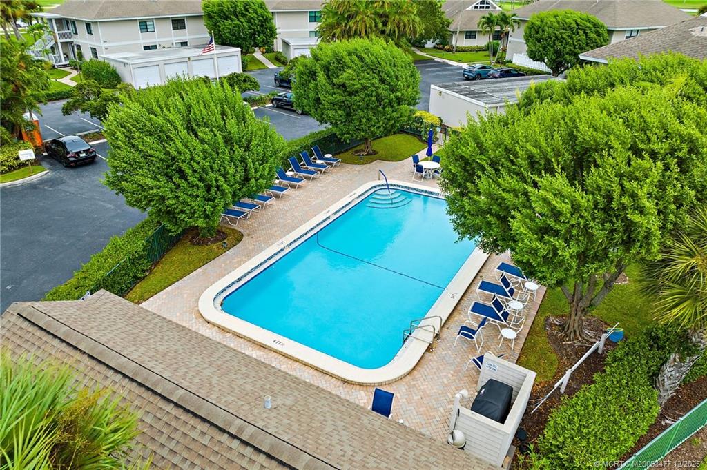 303 NE Golfview Circle