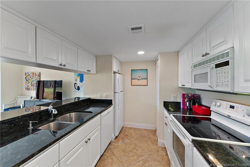 303 NE Golfview Circle