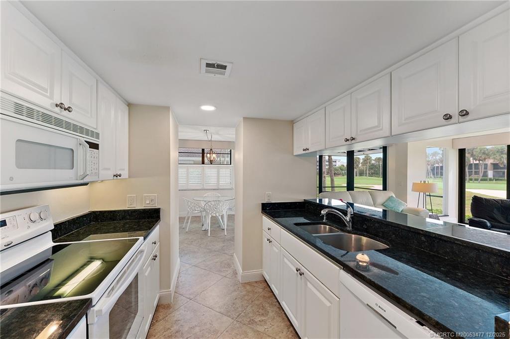 303 NE Golfview Circle