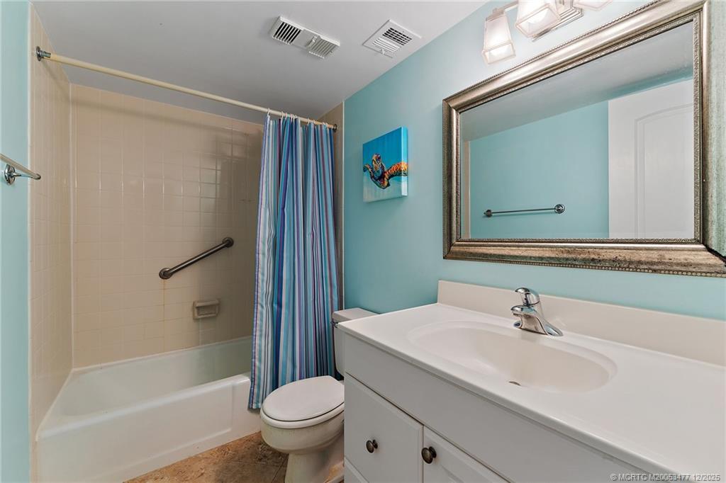 303 NE Golfview Circle