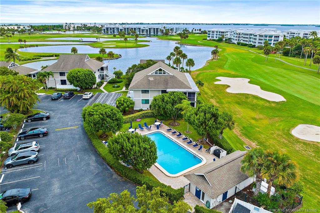 303 NE Golfview Circle