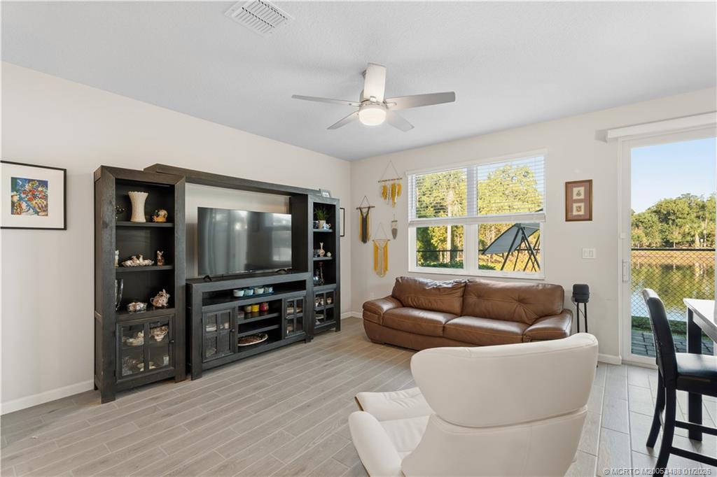 3931 SE Mentmore Lane