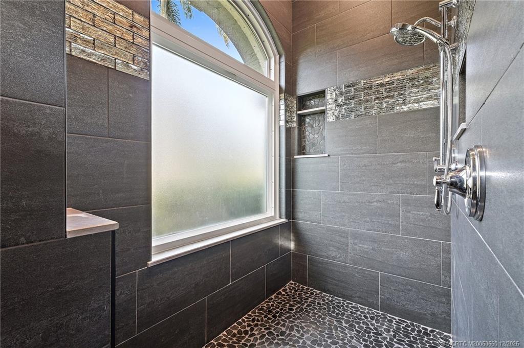 4803 SW Lake Grove Circle