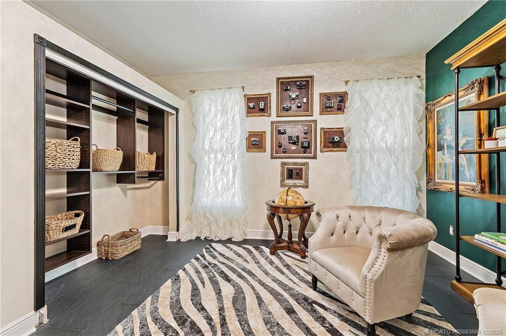 4803 SW Lake Grove Circle