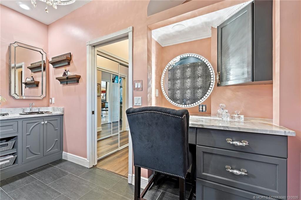 4803 SW Lake Grove Circle