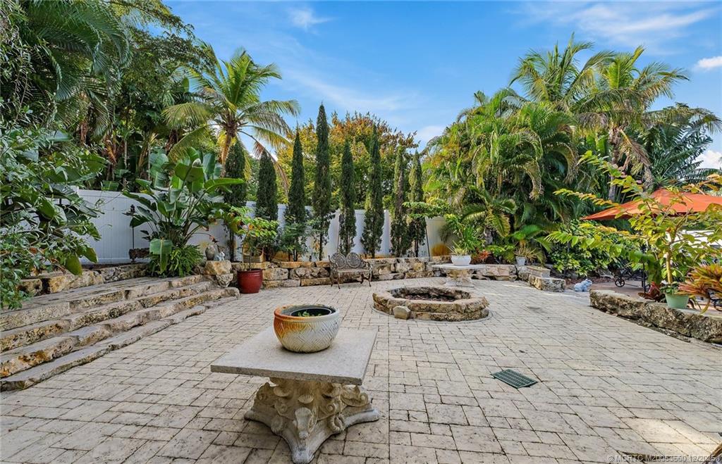 4803 SW Lake Grove Circle