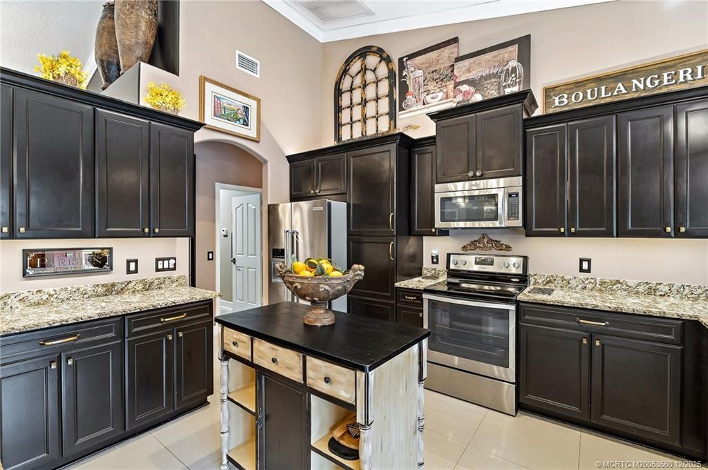 4803 SW Lake Grove Circle