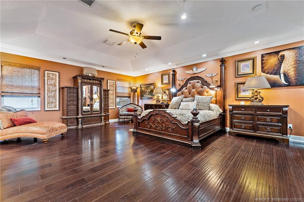 4803 SW Lake Grove Circle