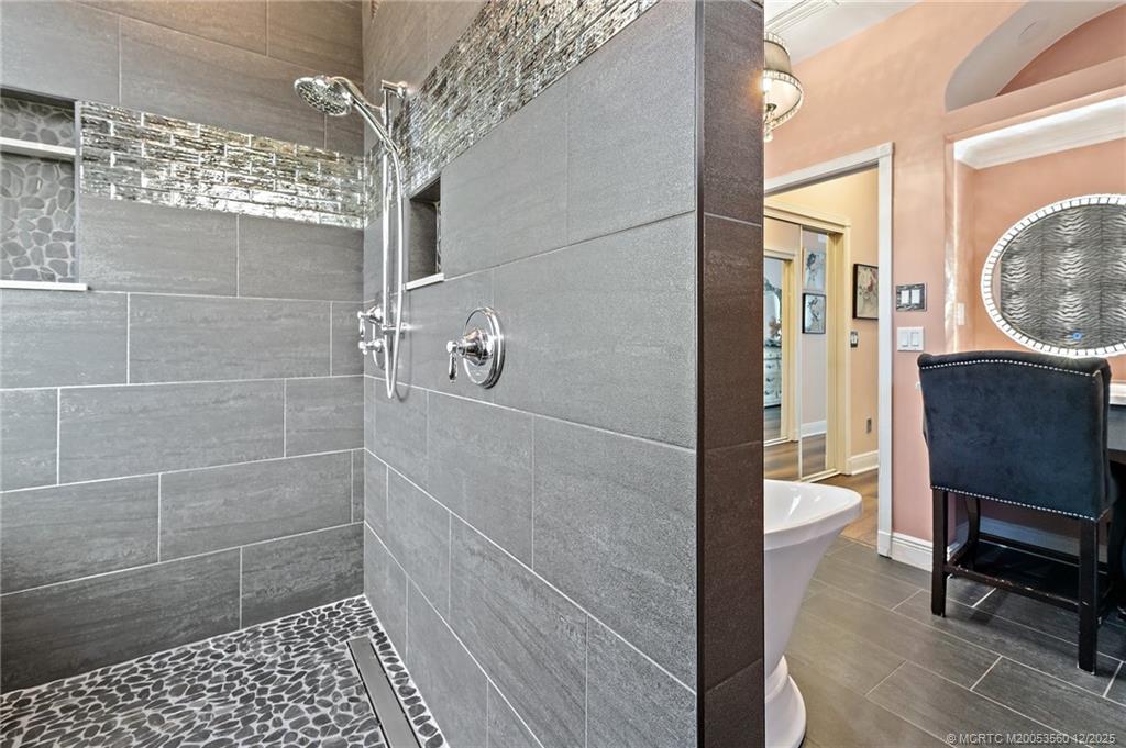 4803 SW Lake Grove Circle