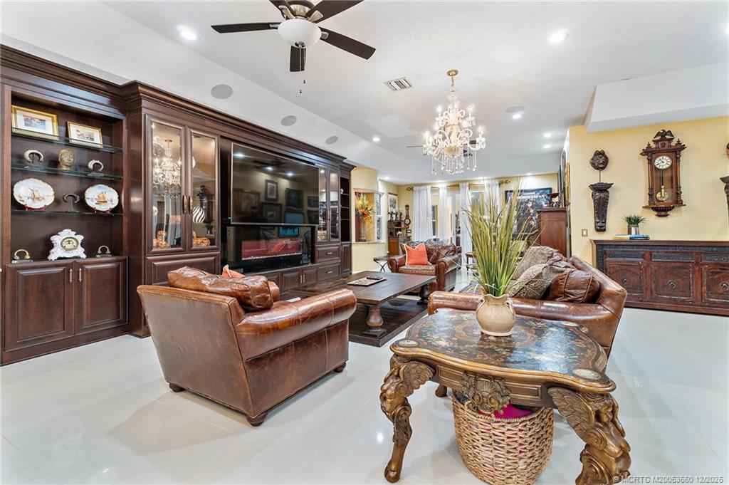 4803 SW Lake Grove Circle