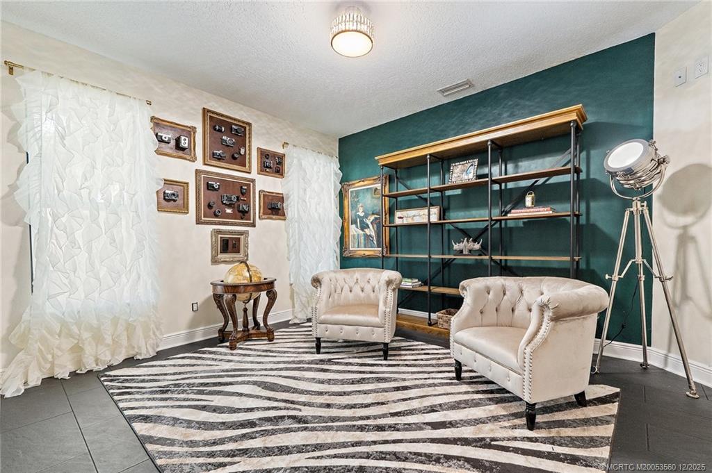 4803 SW Lake Grove Circle