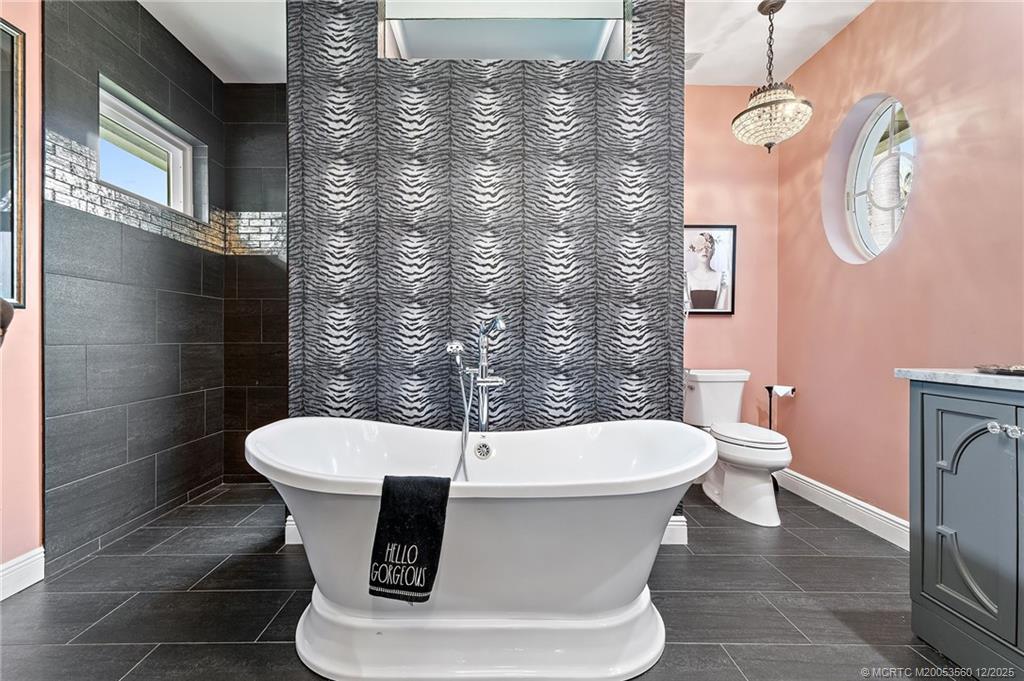 4803 SW Lake Grove Circle