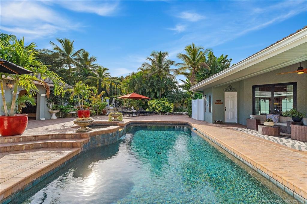 4803 SW Lake Grove Circle