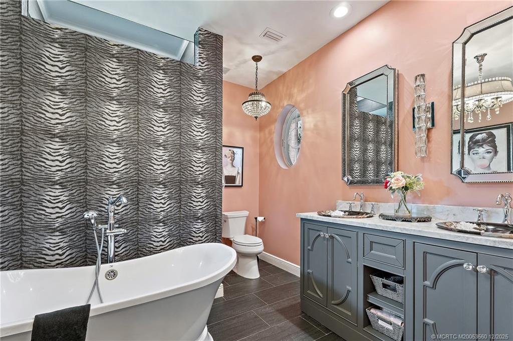 4803 SW Lake Grove Circle