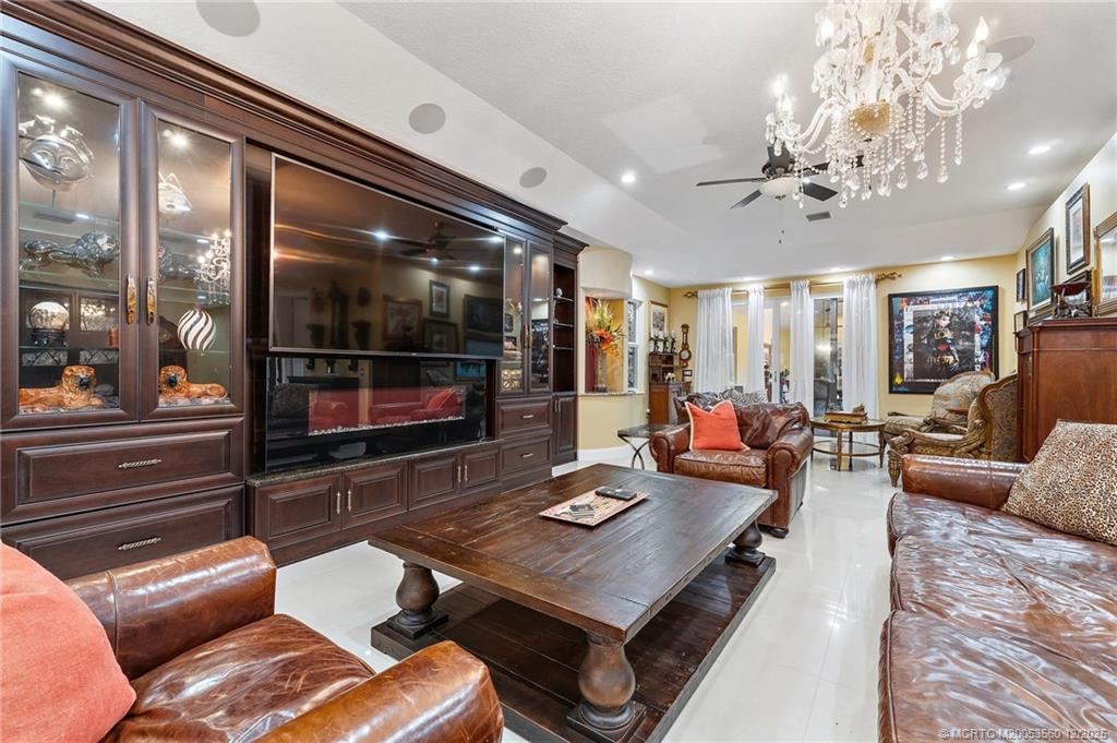 4803 SW Lake Grove Circle