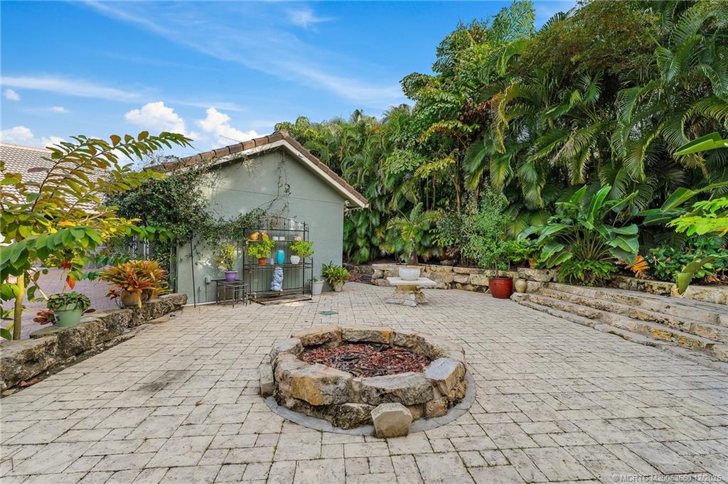 4803 SW Lake Grove Circle