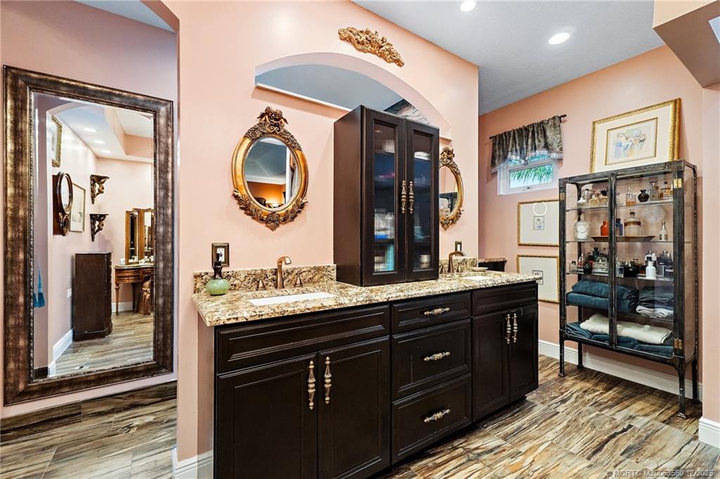 4803 SW Lake Grove Circle