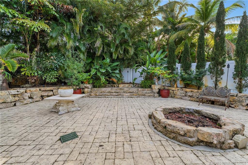 4803 SW Lake Grove Circle