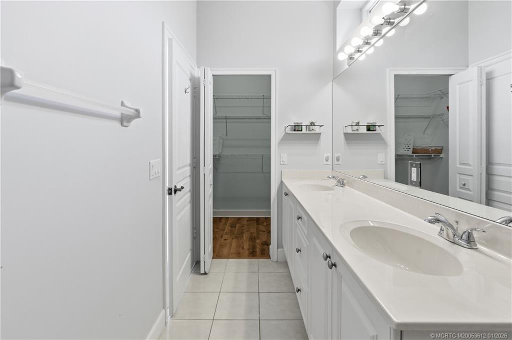 543 NE Canoe Park Circle