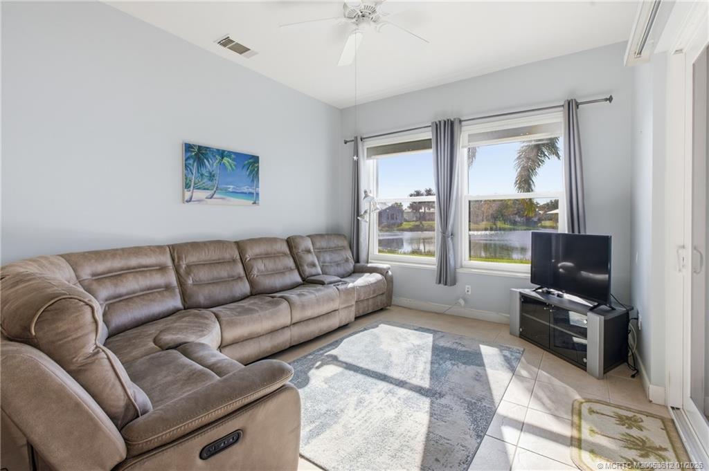 543 NE Canoe Park Circle