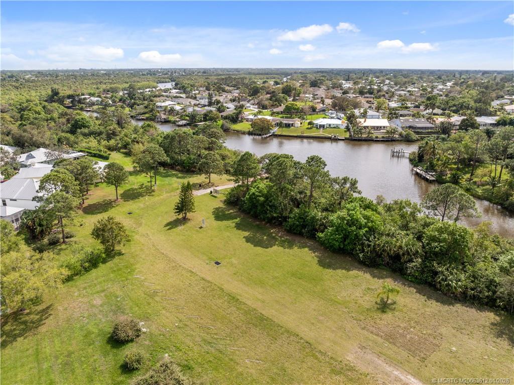 543 NE Canoe Park Circle