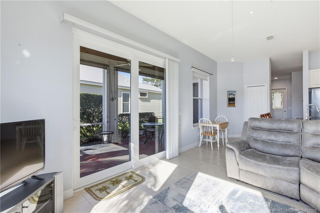 543 NE Canoe Park Circle