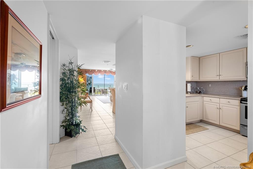 579 NE Plantation Road N202