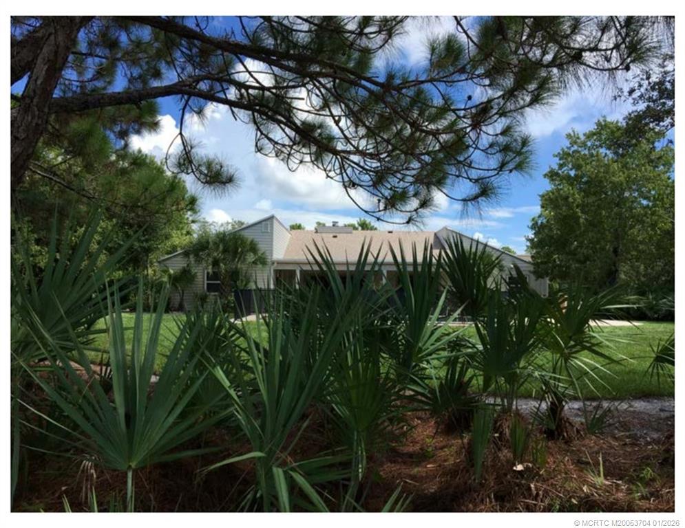 1672 SW Sandtrap Cres