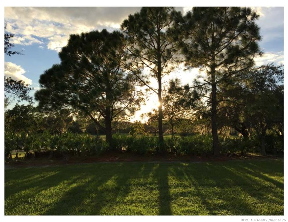 1672 SW Sandtrap Cres