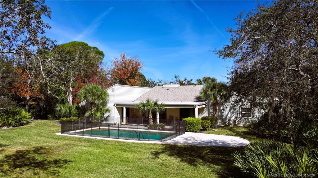 1672 SW Sandtrap Cres