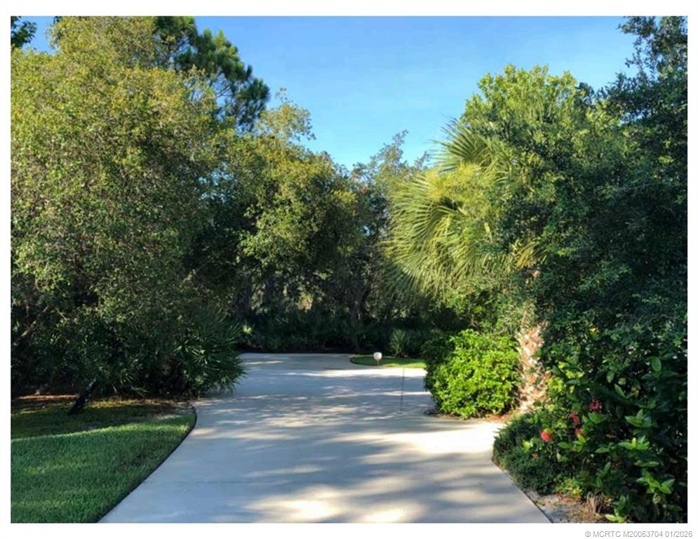 1672 SW Sandtrap Cres