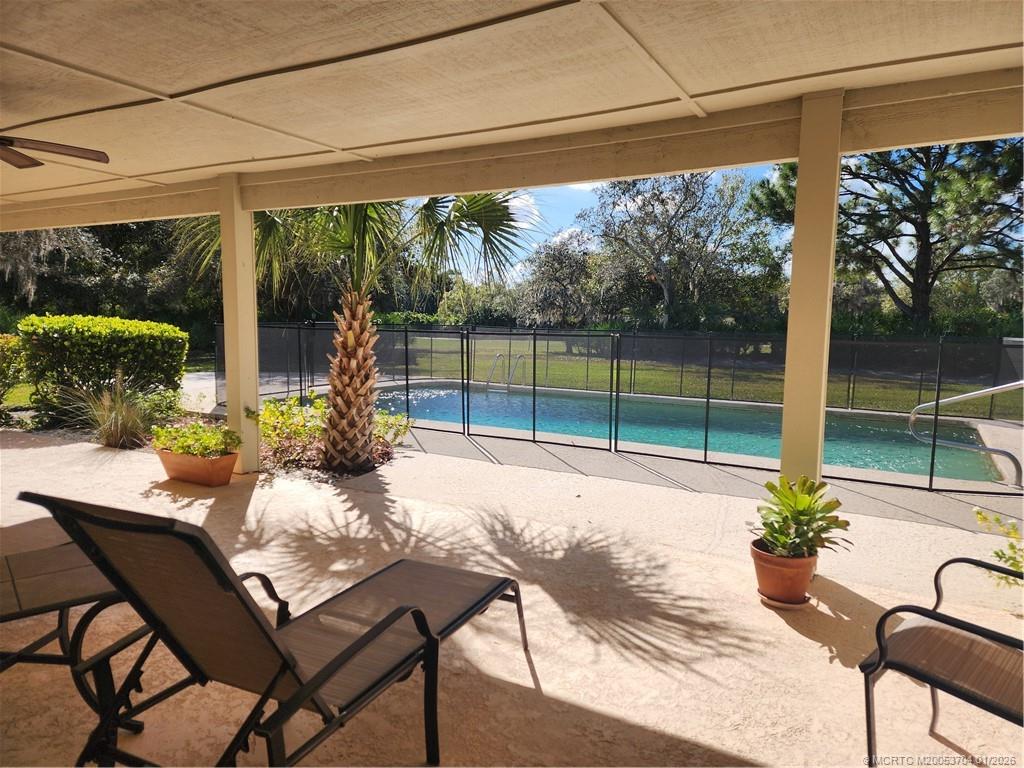 1672 SW Sandtrap Cres