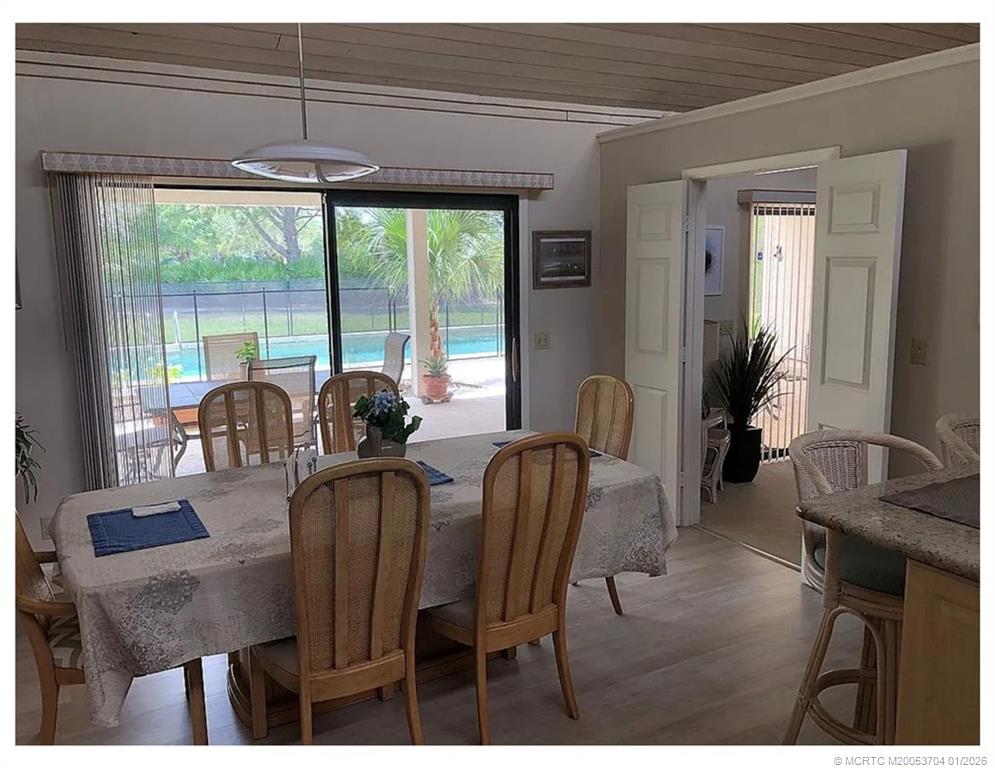 1672 SW Sandtrap Cres